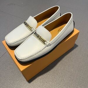 Tod’s Gomma / Gommino white leather loafers NWT size 39